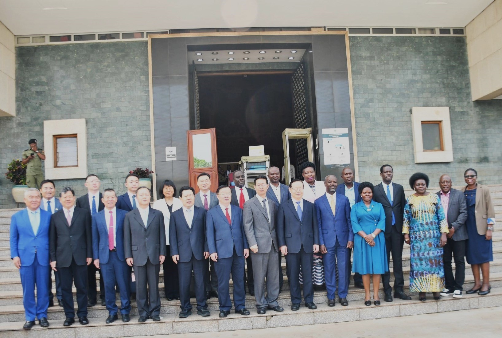 High-level Chinese delegation in historic visit to Parliament